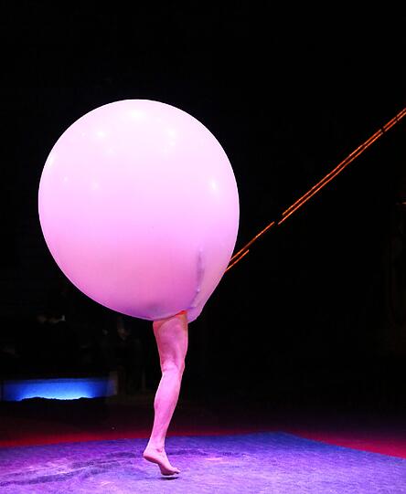 Victor Minasov mit seiner Nummer "Ballon"