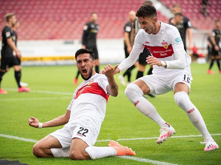 Der VfB Stuttgart um Nicolas Gonzalez (l) und Atakan Karazor eroberten Platz zwei.