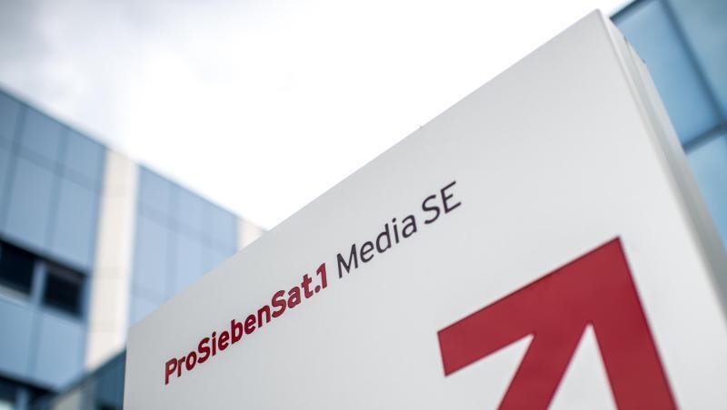 Das Logo und der Schriftzug der "ProSiebenSat.1 Media SE" sind auf einem Schild zu sehen. Foto: Matthias Balk/dpa/Archivbild Das Logo und der Schriftzug der "ProSiebenSat.1 Media SE" sind auf einem Schild zu sehen. Foto: Matthias Balk/dpa/Archivbild