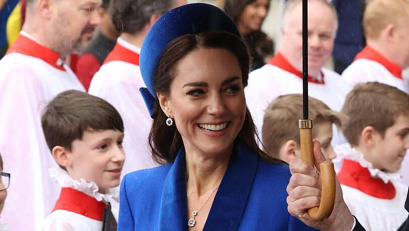 Herzogin Kate vor der Westminster Abbey in London.