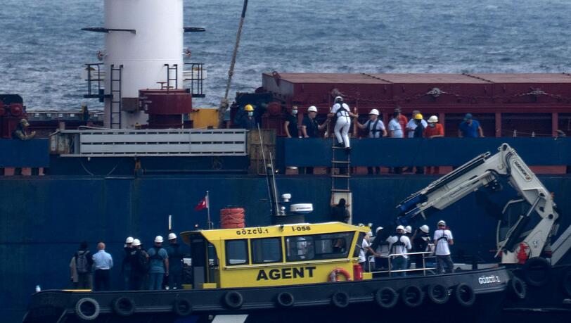 Vertreter der Ukraine, Russland, der Türkei und der Vereinten Nationen treffen zur Inspektion am Frachtschiff Razoni ein.