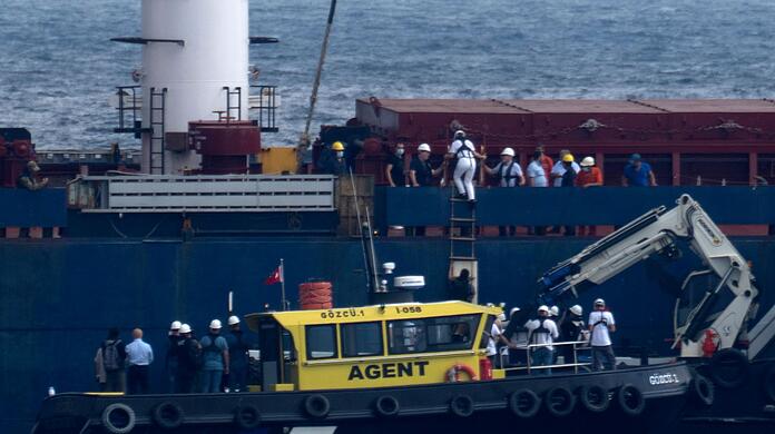 Vertreter der Ukraine, Russland, der Türkei und der Vereinten Nationen treffen zur Inspektion am Frachtschiff Razoni ein.