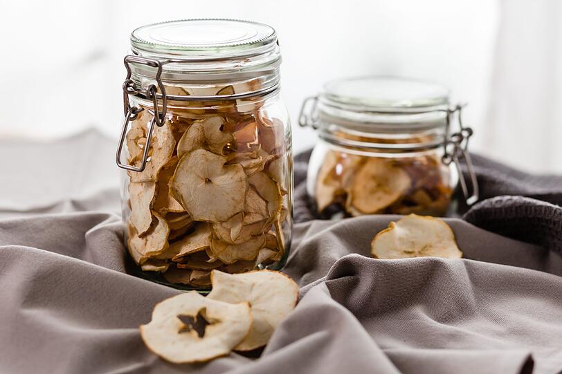 Getrocknete Köstlichkeiten lassen sich sechs bis zwölf Monate aufbewahren, in einem luftdichten Gefäß, das weder Licht noch Feuchtigkeit ausgesetzt ist. Getrocknete Köstlichkeiten lassen sich sechs bis zwölf Monate aufbewahren, in einem luftdichten Gefäß, das weder Licht noch Feuchtigkeit ausgesetzt ist.