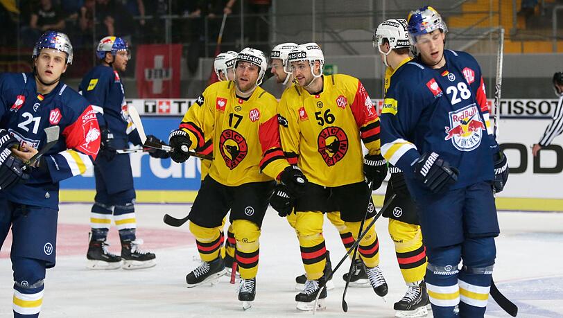 Sieger und Verlierer: Der SC Bern feiert seinen 5:2-Erfolg gegen einen frustrierten EHC München.