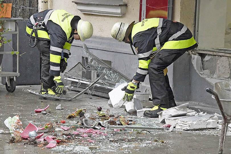 Die heftige Explosion verwüstete den Blumenladen. Die Bilder!