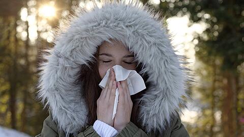 Im Winter sind die allermeisten Menschen gefühlt mindestens einmal krank - aber liegt das wirklich an der Kälte?