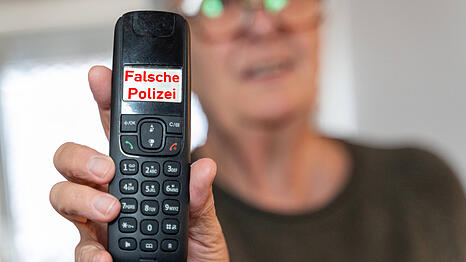 Durch Schockanrufe, bei denen sich die T&auml;ter als Polizisten oder auch immer h&auml;ufiger als &Auml;rzte ausgeben, haben Opfer aus M&uuml;nchen im vergangenen Jahr insgesamt mehrere Millionen verloren. (Symbolbild)