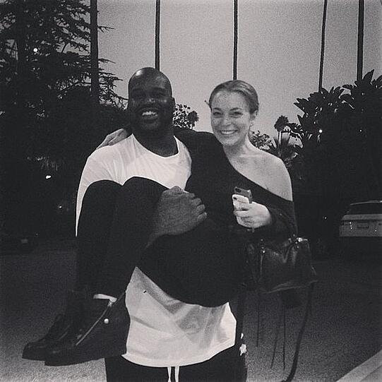 Schwergewicht trägt Leichtgewicht: Shaquille ONeal mit Lindsay Lohan