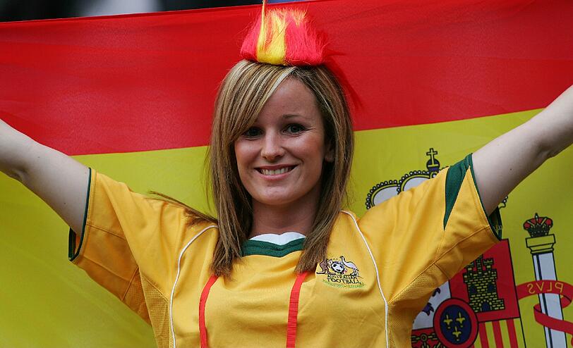 Auch diese Dame unterstützt mit vollem Herzen den Titelverteidiger aus Spanien.