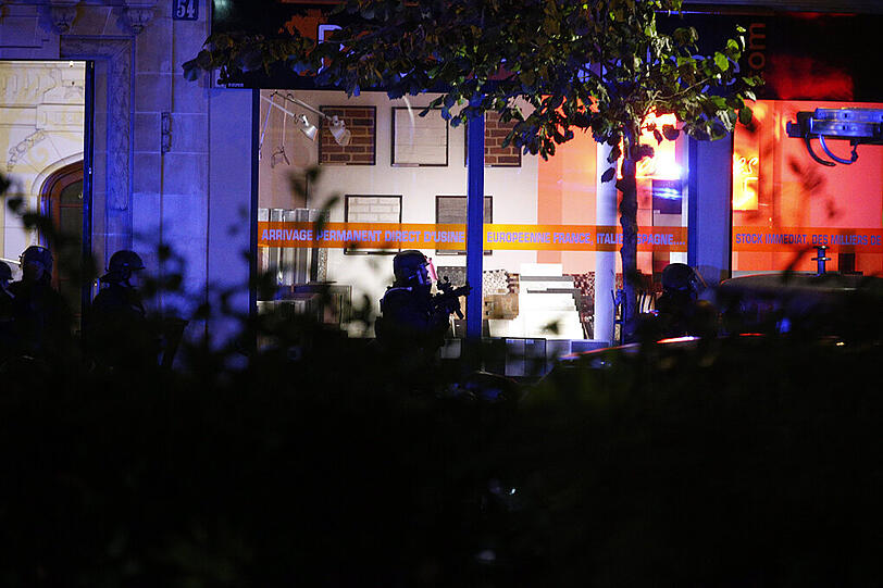 Schüsse, Explosionen, Tote und Verletzte: die Bilder von der verheerenden Anschlagsserie in Paris.