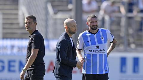 Konsternierte Gesichter bei den Löwen: (v.l.) Trainer Michael Köllner, Sportchef Günther Gorenzel und Torjäger Sascha Mölders.