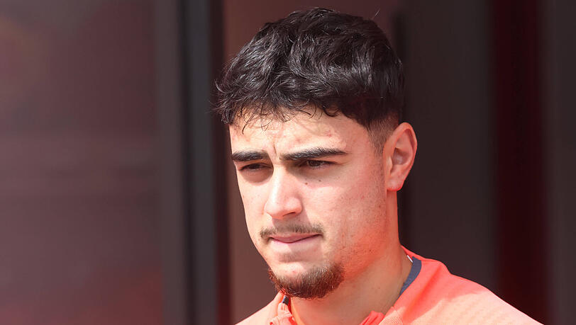 In drei bis vier Wochen soll er wieder voll ins Training einsteigen: Aleksandar Pavlovic.