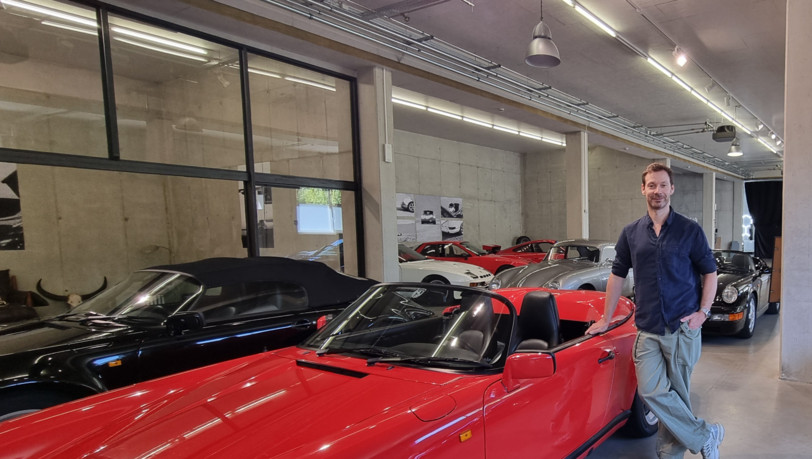 Michael Schnabl mit einem 911 Speedster 1989 in Indischrot in der schmalen Karosserievariante. Eines von nur 161 Exemplaren. Michael Schnabl mit einem 911 Speedster 1989 in Indischrot in der schmalen Karosserievariante. Eines von nur 161 Exemplaren.