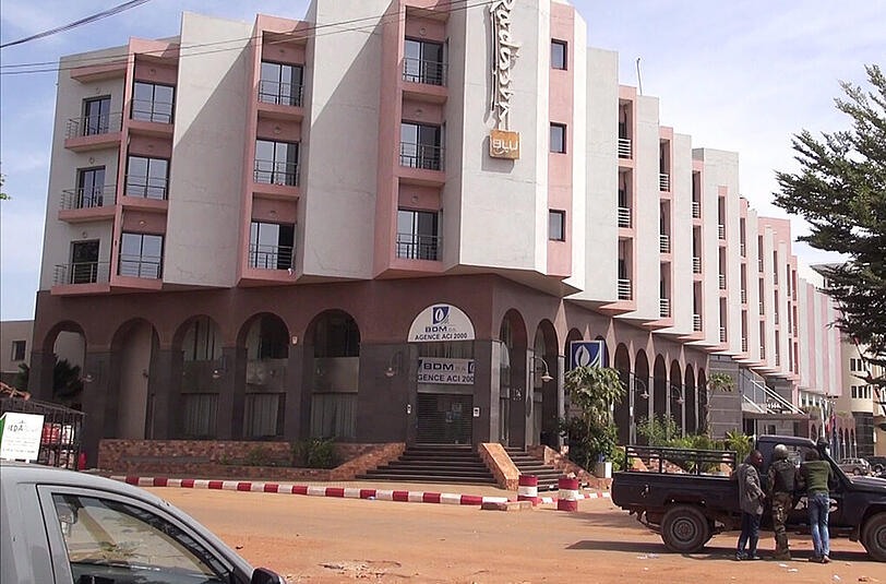 Islamistische Terroristen hatten in einem Hotel in Bamako (Mali) Geiseln genommen. Die Bilder.