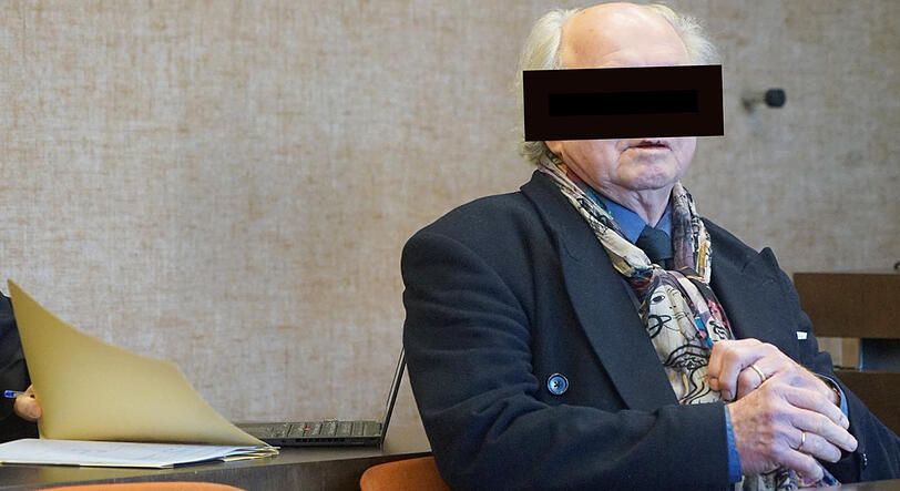 Der Angeklagte vor Gericht.