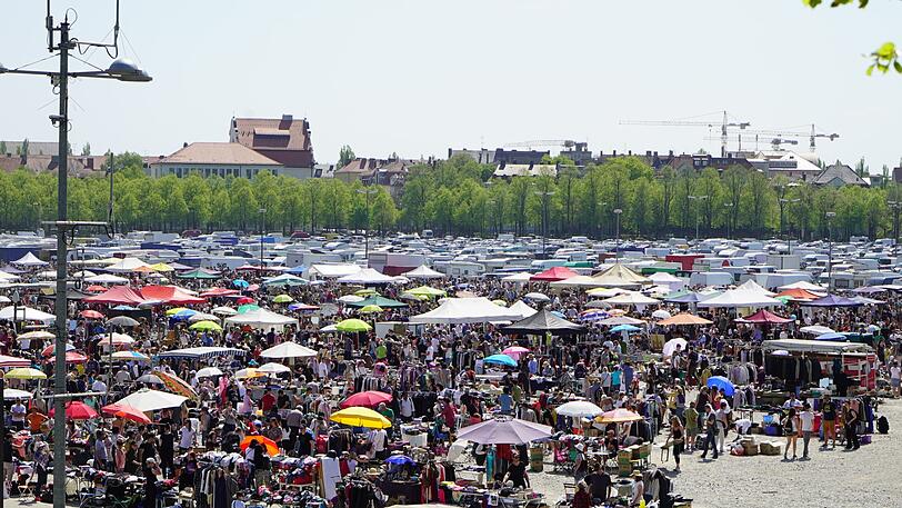Von Ramsch bis Kult: Der Flohmarkt auf der Theresienwiese bietet für Jäger und Sammler eine große Auswahl.