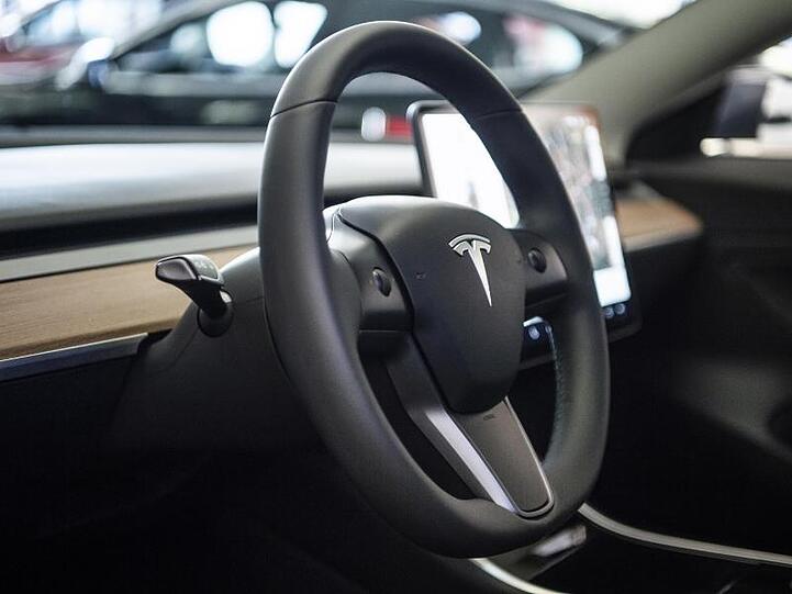 Tesla will "autonomes Fahren" anders verstanden haben als in der Autobranche allgemein üblich.