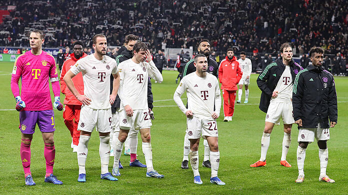 Besinnliche Vorweihnachtszeit? Nicht am Sonntag in der Allianz Arena! Der FC Bayern steht vor dem Spitzenspiel gegen den VfB Stuttgart dreifach unter Druck.