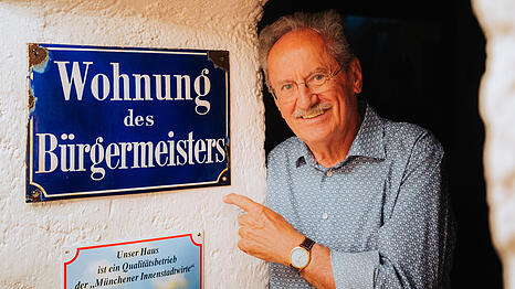 Dieses Schild hat Ude auf dem Flohmarkt gefunden und in seinem Keller aufgeh&auml;ngt.