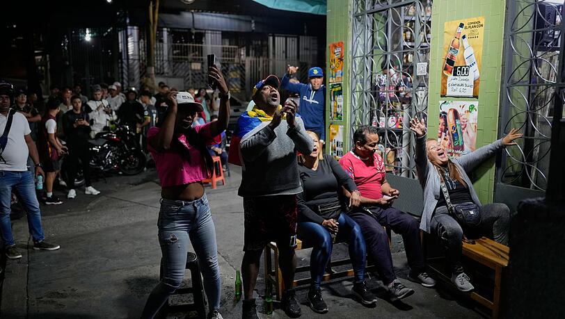 Auch in Caracas feiern die Menschen.