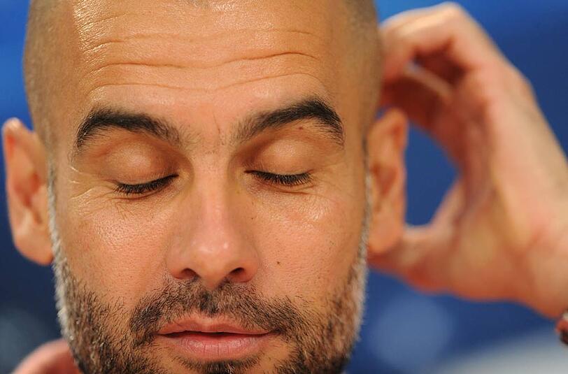Pep Guardiola grübelt über der Strategie für das Spiel des FC Bayern gegen Real Madrid.