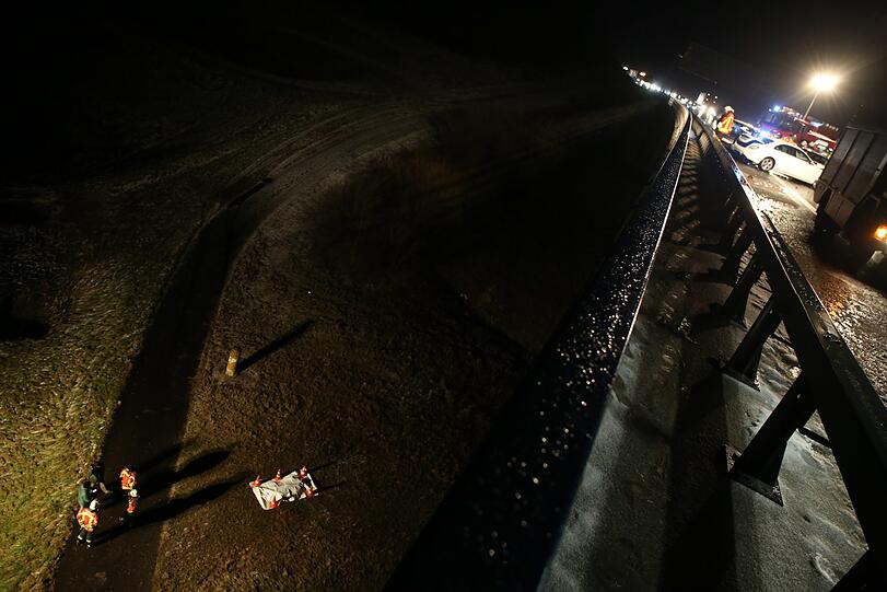 Auf der A9 ereignete sich am Dienstagnachmittag zu einem heftigen Unfall. Die Bilder vom Einsatz sehen Sie in unserer Bilderstrecke.