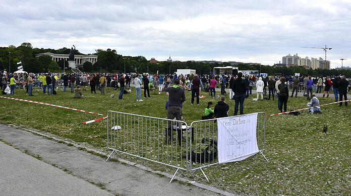 Eine Demo gegen die Anti-Corona-Maßnahmen gab es schonmal auf der Theresienwiese.