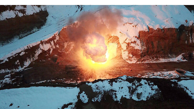 Eine Propanexplosion macht nicht nur großen Krach, sondern lässt auch einen gigantischen Feuerball entstehen.