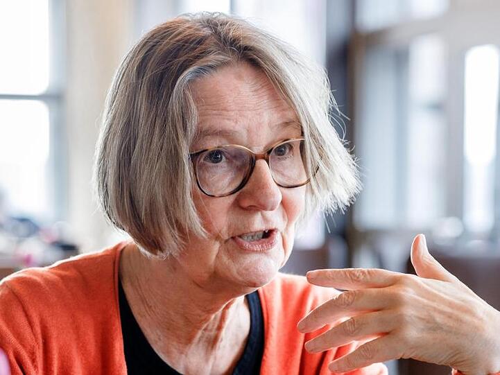 Kirsten Boie fängt meist gegen sieben Uhr zu schreiben an.