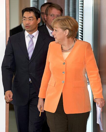 Euro 2012: Oranger Blazer: Unterstützt die Kanzlerin Holland? - Bilder - Abendzeitung München