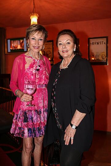Dr. Antje-Katrin Kühnemann und Evelyn Opela.
