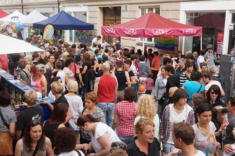 Die Bilder vom vielfältigen lesbischen Straßenfest in der Angertorstraße.