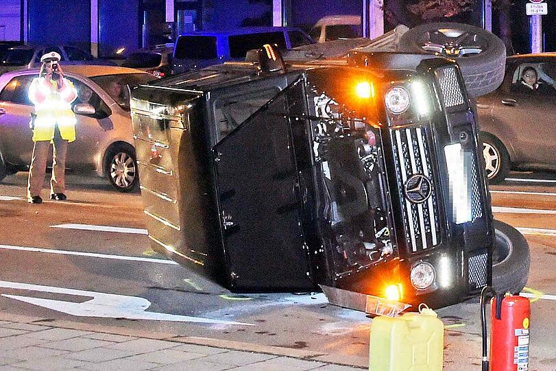 Der Zusammenprall war so heftig, dass der Geländewagen umstürzte.