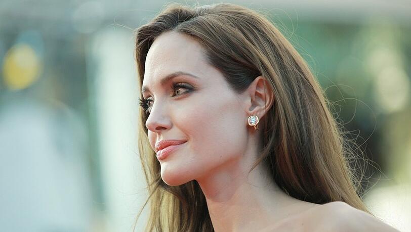 Angelina Jolie übernimmt die Rolle einer Opernsängerin.