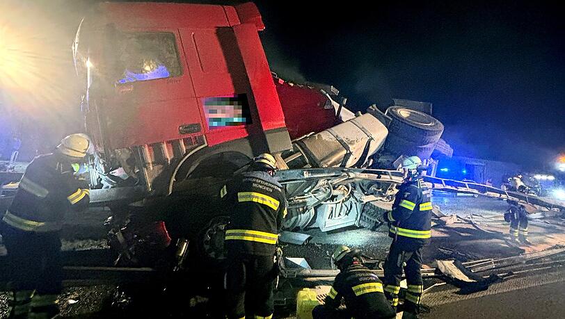 Der 45-j&auml;hrige Lkw-Fahrer wurde bei dem Unfall verletzt und kam in ein M&uuml;nchner Krankenhaus.
