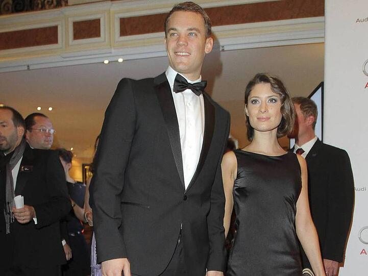 Manuel Neuer mit seiner Freundin Kathrin Gilch.