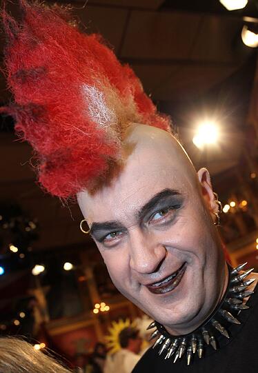 2012: Finanzminister Söder als Punk mit Irokesen-Frisur.