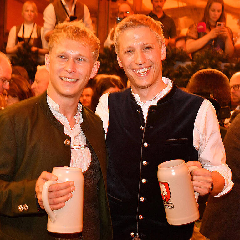 Sebastian Mueller and Dominik Krause Munich mayor during the 2026 Oktoberfest Wiesn opening at Schottenhamel tent at Theresienwiese on September 19, 2026 in Munich, Germany Oktoberfest Wiesn opening 2026 in Munich, Germany *** Sebastian Mueller and Dominik Krause, the mayor of Munich, at the 2026 Oktoberfest Wiesn opening in the Schottenhamel tent at Theresienwiese on September 19, 2026, in Munich, Germany the 2026 Oktoberfest Wiesn opening in Munich, Germany