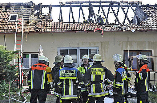 Brand in einer Gärtnerei in Freising: Der Inhaber konnte nur noch tot geborgen werden