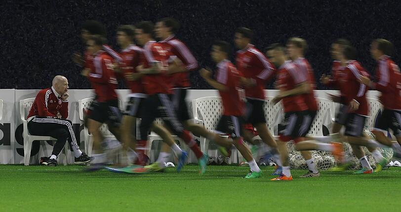 Weitere Bilder vom ersten Training des FC Bayern aus dem Trainingslager in Doha.