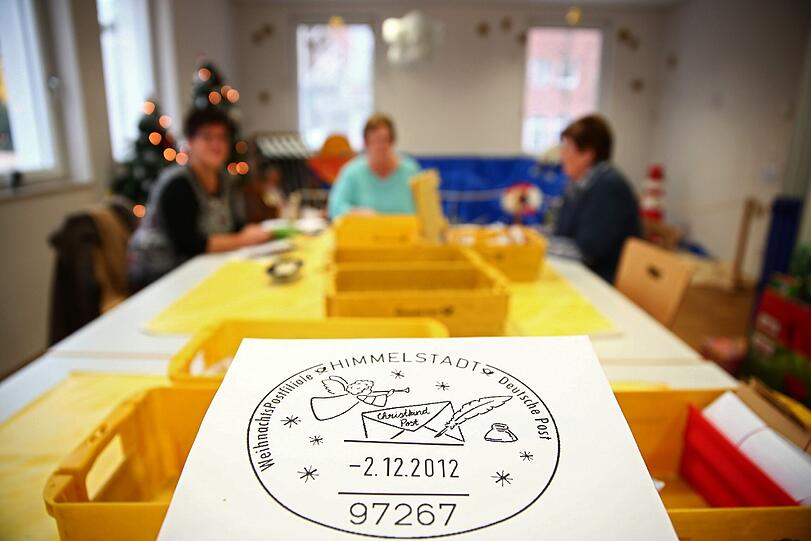 Nur echt mit dem Weihnachtsstempel: Der Stempel des einzigen bayerischen Weihnachtspostamtes in Himmelstadt.