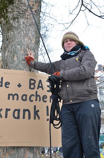 Celine Magnus (34) kämpft als Umweltaktivistin bei "Robin Wood" gegen die Modernisierung des Platzes.