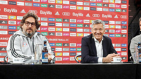 "Er ist genau der richtige Trainer für unsere Ziele", sagt Hainer (M.) über Trinchieri (l.). Pesic (r.) sieht's ähnlich. Foto: Rauchensteiner/Augenklick
