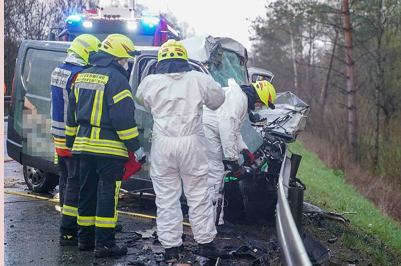 Feuerwehr, Rettung, Polizei und THW waren im Einsatz.