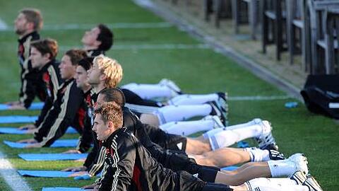 Strecken für den Erfolg:Die deutsche Nationalmannschaft beim Training für das Testspiel gegen England.