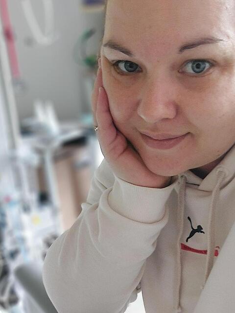 Die M&uuml;nchnerin Simone Brugger pflegt ihren zehnj&auml;hrigen Sohn seit Jahren. Die geplanten Einschnitte in der Gesundheitsversorgung machen ihr Angst.