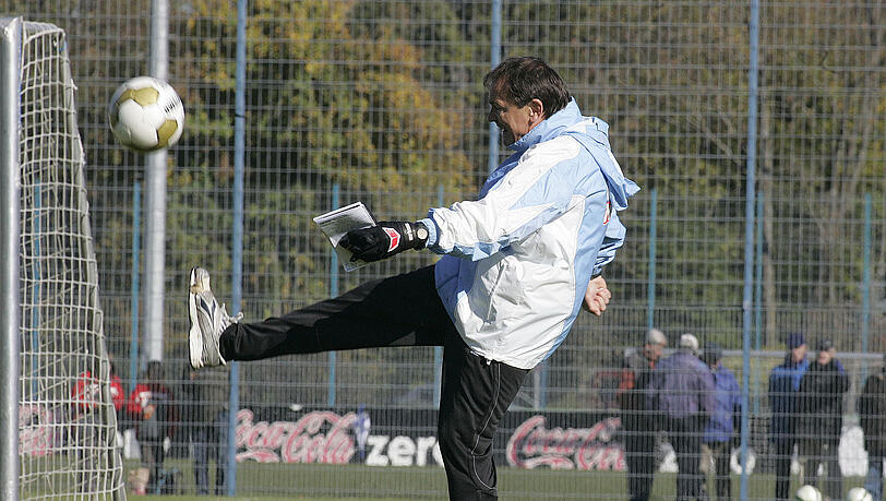 Siegessicher: Ewald Lienen. Siegessicher: Ewald Lienen.