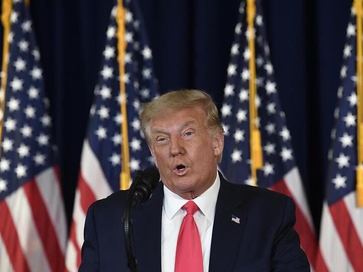US-Präsident Donald Trump spricht im Trump National Golf Club.
