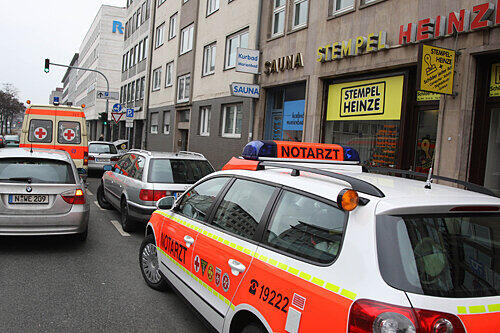 Der Notarzt konnte nicht mehr helfen: Im Keller eines Mehrfamilienhauses in der Marienstraße starb gestern ein Mann.