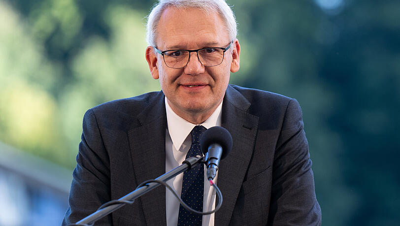 Andreas Wirsching ist ehemaliger Leiter des Instituts f&uuml;r Zeitgeschichte und Professor an der Ludwig-Maximilians-Universit&auml;t (LMU) M&uuml;nchen.